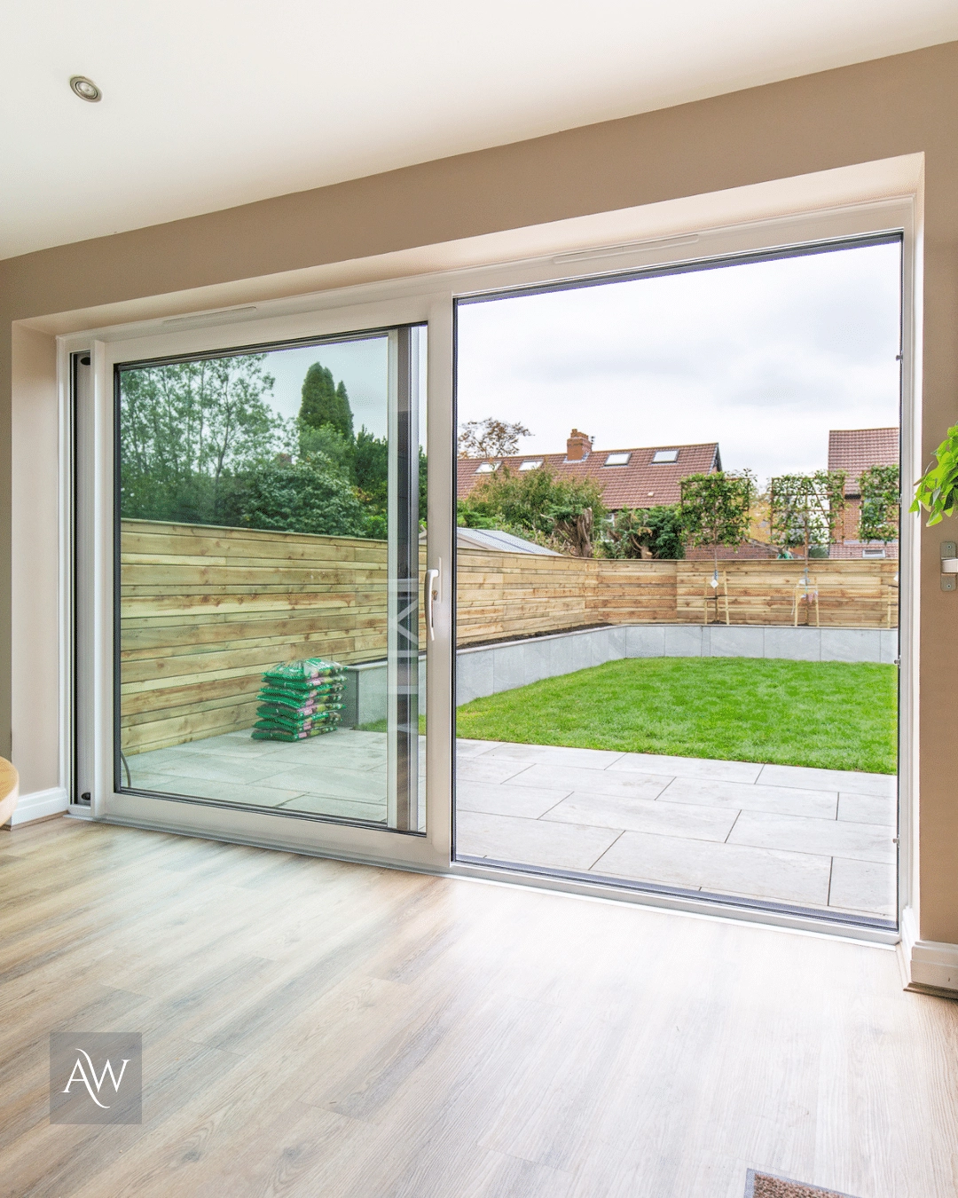 aluminium lift and slide (internal view)