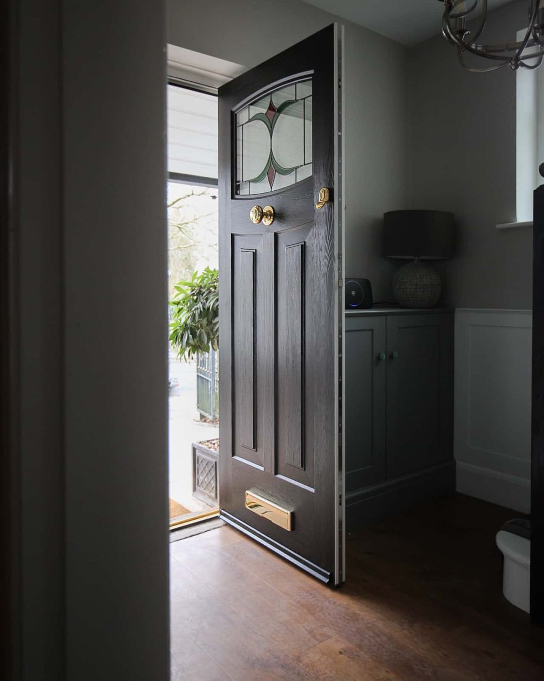 open rockdoor newark in black with gold furniture