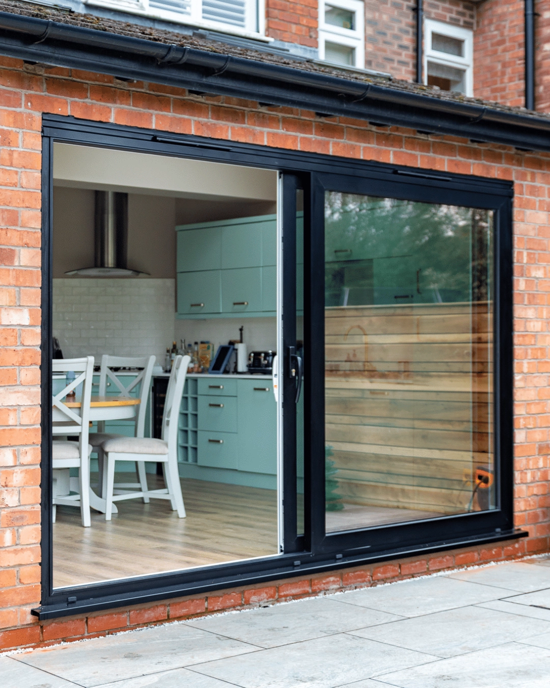 aluminium lift and slide (external view)