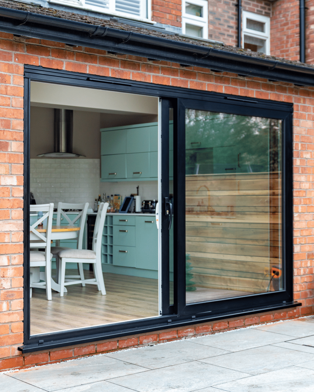 aluminium lift and slide (external view)