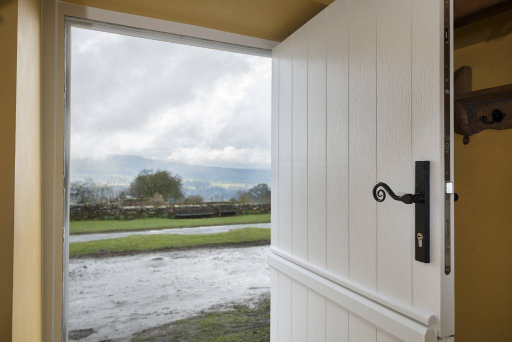 Solidor stable door in white